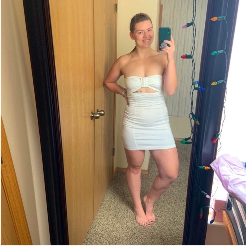NWOT M forever 21 white strapless dress with buckle and stomach cut out